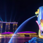 Marina Bay Sands a Singapore visto dalla baia